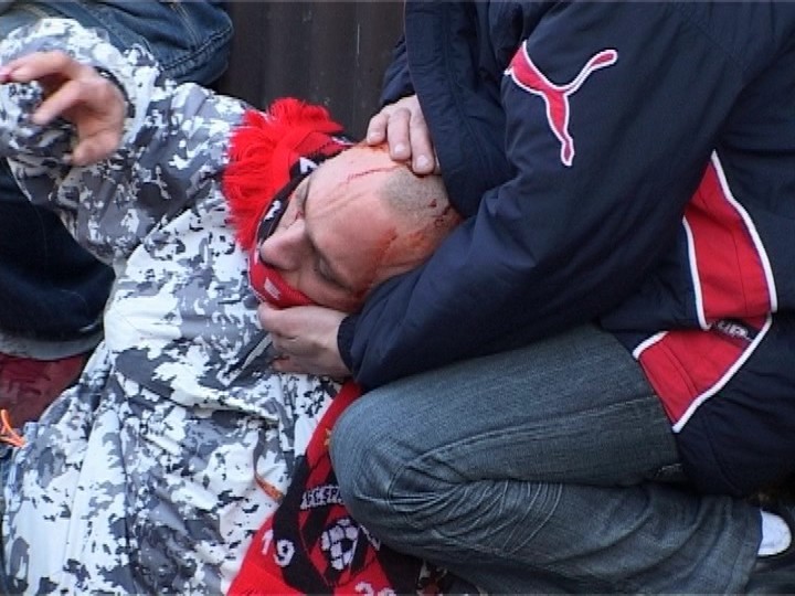 V Aténach sú bitky! Domáci napadli fanúšikov AC Miláno vo vlaku